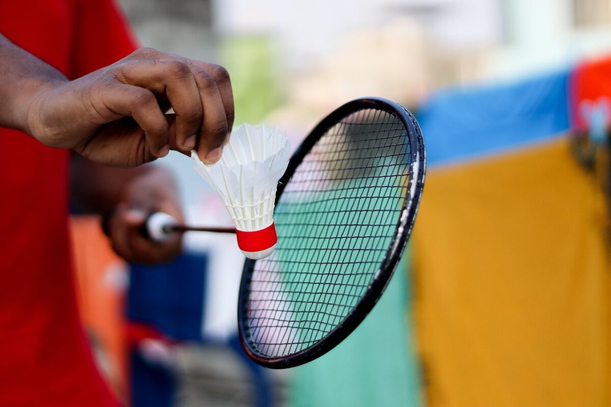 Feather or nylon shuttlecocks — which to buy